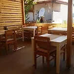 Bed & Breakfast Nar Cafe *