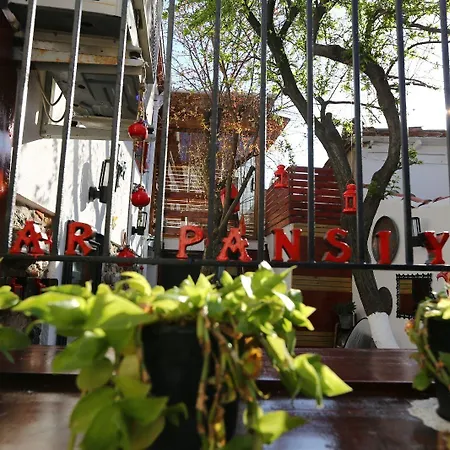 Nar Cafe 住宿加早餐酒店 Siğacık