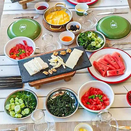 Nar Cafe 住宿加早餐酒店 Siğacık