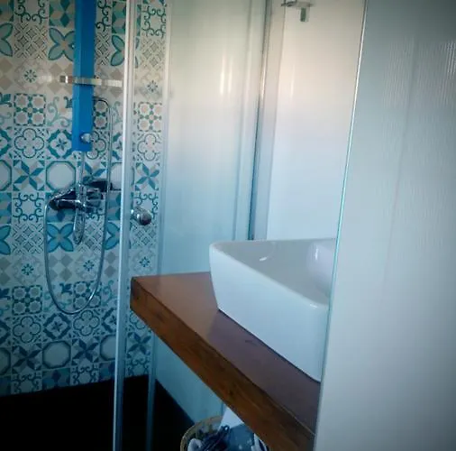 Nar Cafe Bed & Breakfast *